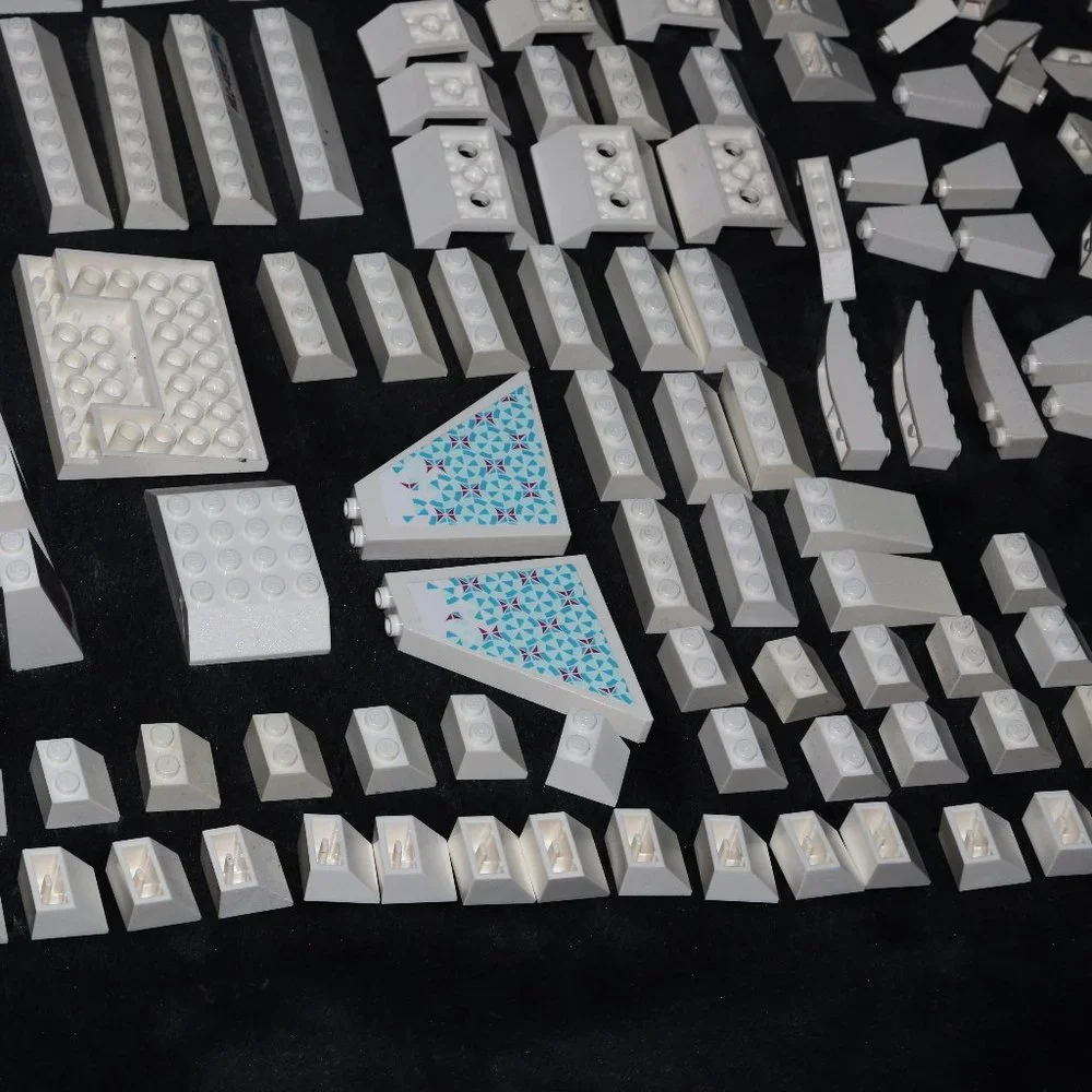 WHITE LEGO ROOF SLOPE BULK LOT - 244 PCS - Picture 9 of 11